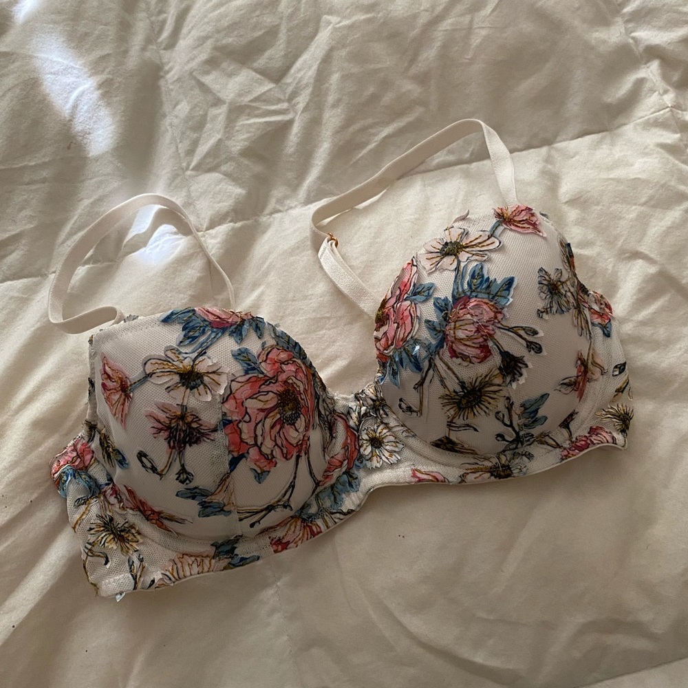 VS Victoria Secret Lightly Padded Embroidered Bra 34B